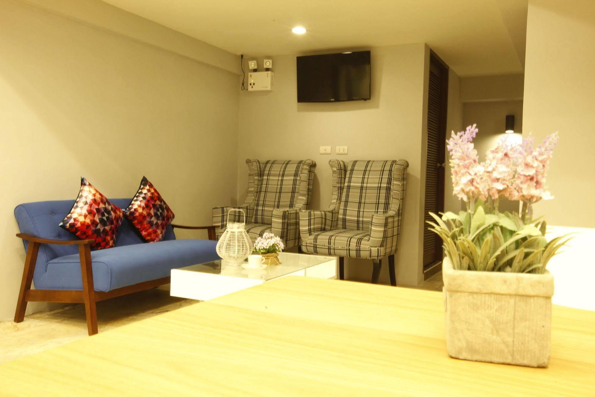 Oyo 501 At Night Hostel Phuket Εξωτερικό φωτογραφία