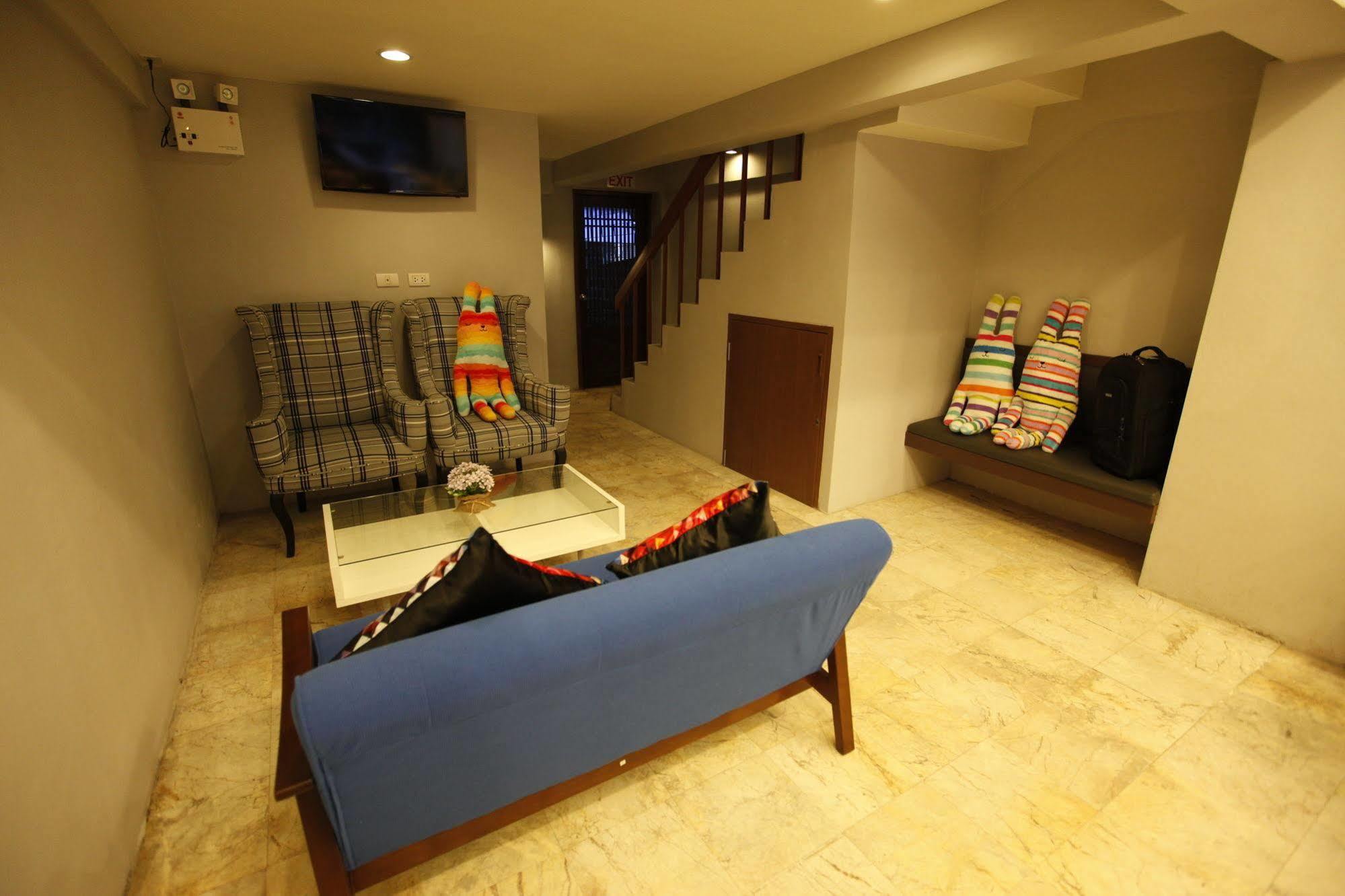 Oyo 501 At Night Hostel Phuket Εξωτερικό φωτογραφία