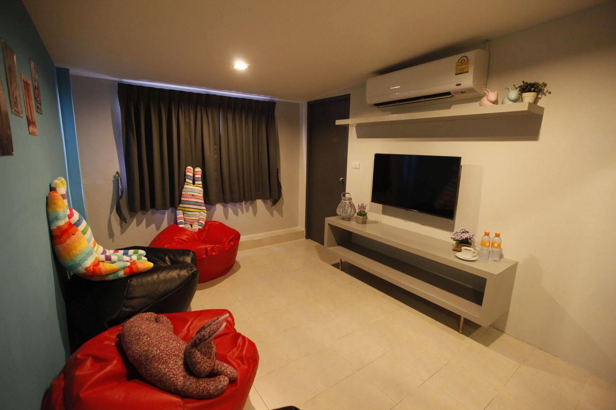 Oyo 501 At Night Hostel Phuket Εξωτερικό φωτογραφία