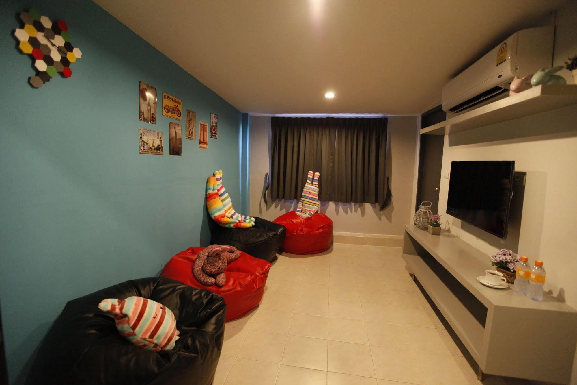 Oyo 501 At Night Hostel Phuket Εξωτερικό φωτογραφία