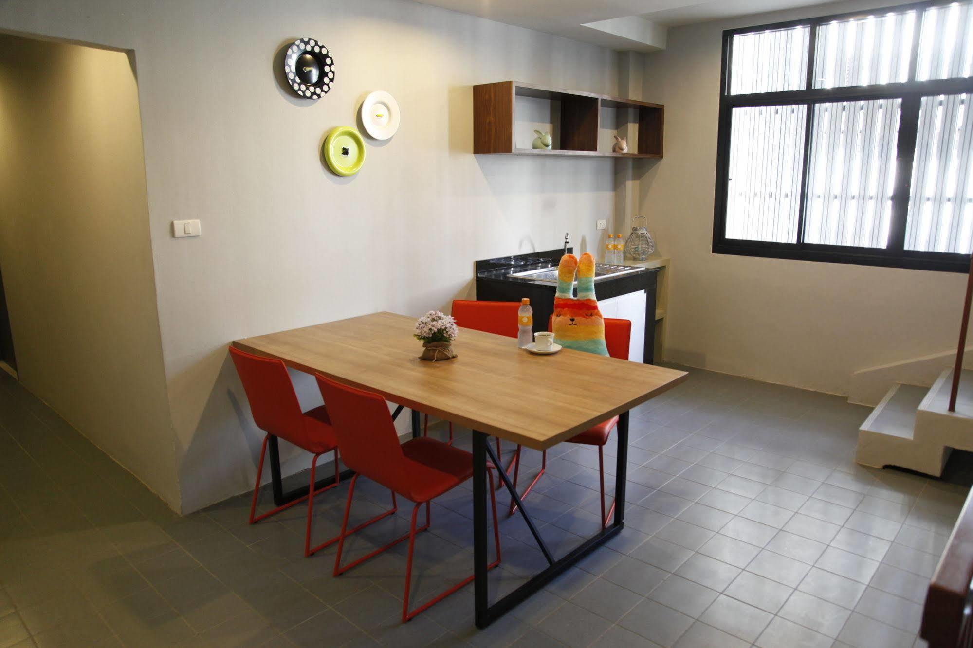 Oyo 501 At Night Hostel Phuket Εξωτερικό φωτογραφία